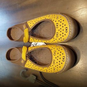 Women's NWT Mukluks sandals 8 $15.00 #125